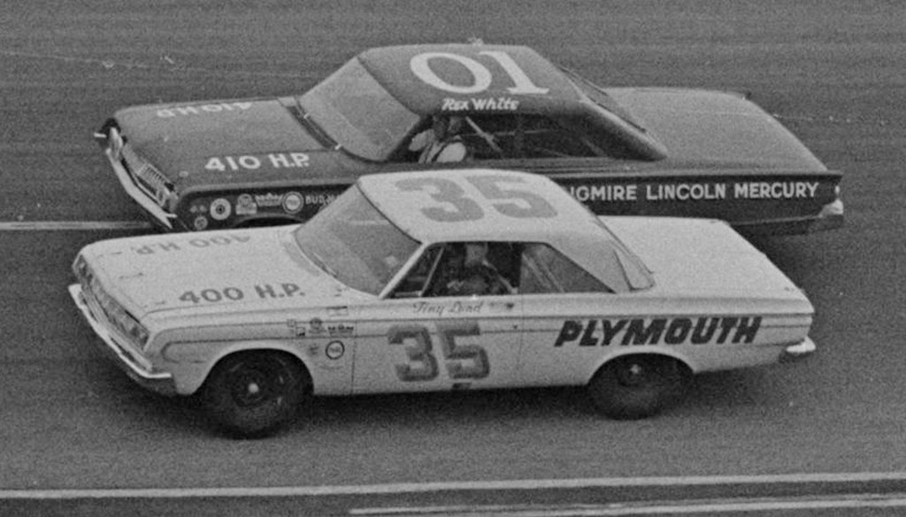 Rex White and Tiny Lund on the banks of Atlanta Speedway in trhe 500